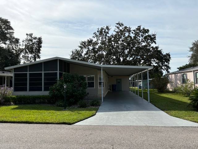 Lake Alfred, FL Mobile Home for Sale located at 307 Winter Garden Ct Kings Pointe